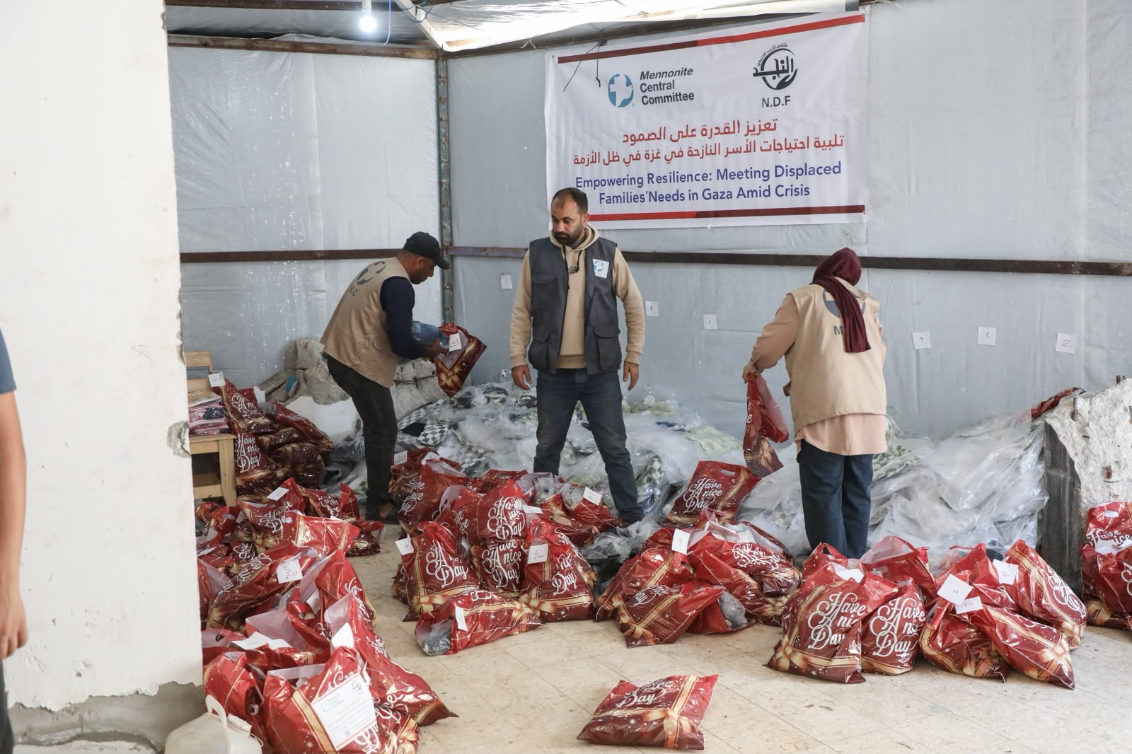 ملتقى النجد التنموي يوزّع كسوة لـ1500 طفل في قطاع غزة بالشراكة مع لجنة المينونايت المركزية (MCC)